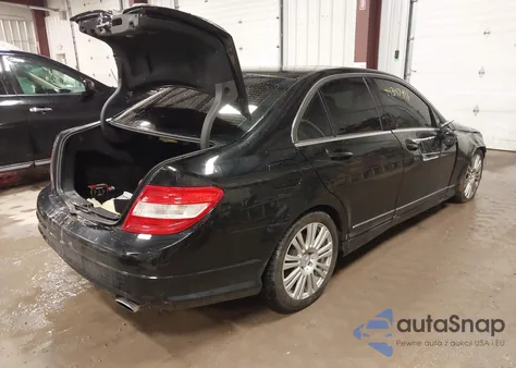 2010 Mercedes-Benz C 300 Luxury 4Matic/Sport 4Matic z USA, uszkodzony, nr VIN WDDGF8BB9AR108954